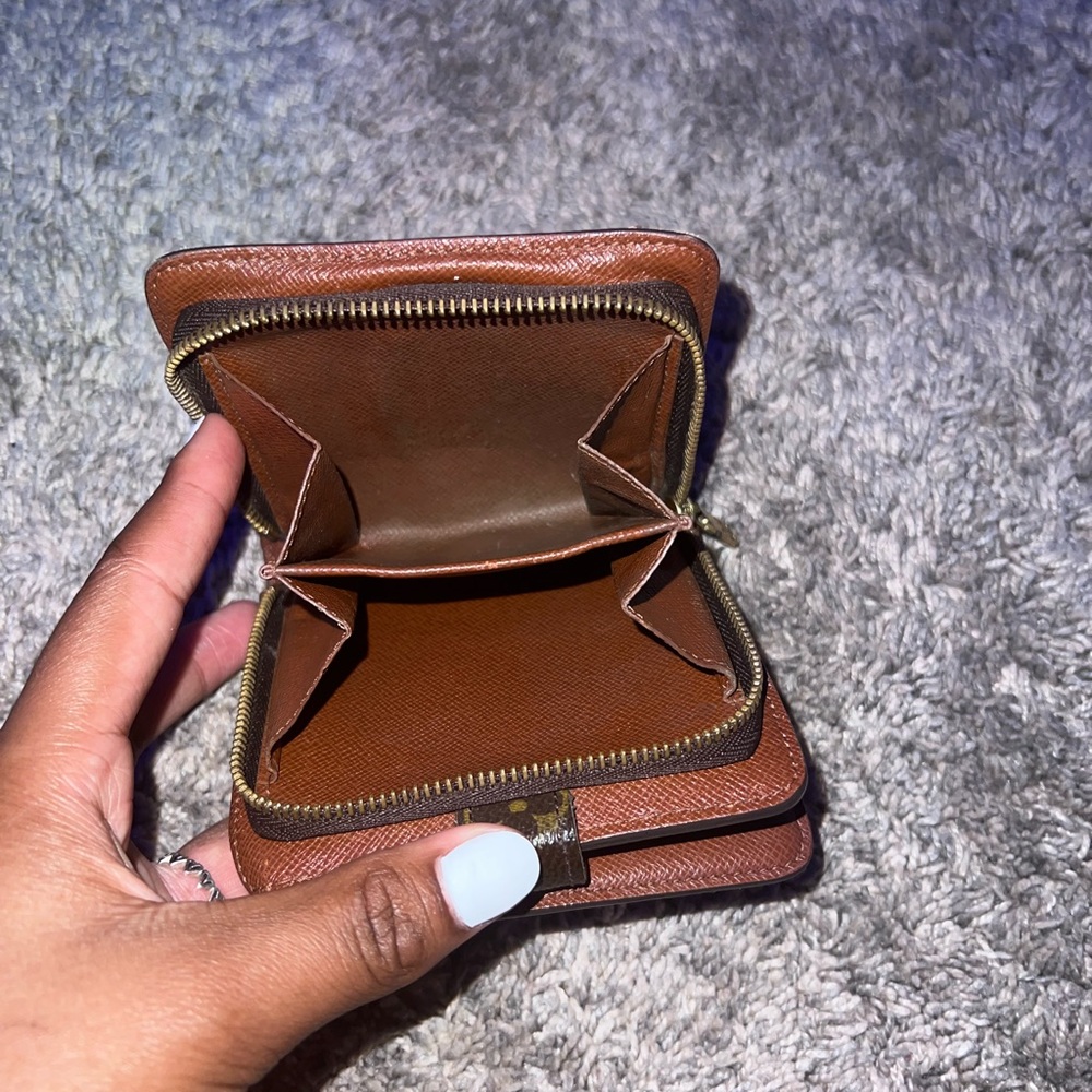 Lv Canvas Vintage Compact Zip Wallet - Picture 3 of 5